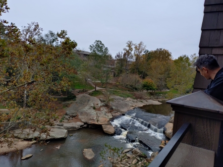 Bohemian Lodge, vue sur Falls Park