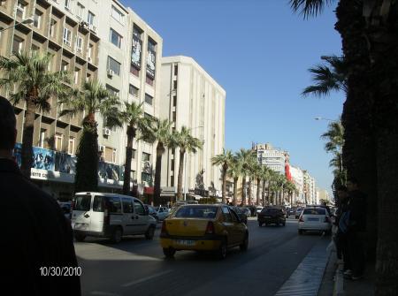 Dans les rues d'Izmir, un après-midi ensoleillé