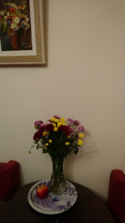 Mes fleurs fraîches et celles peintes par ma mère